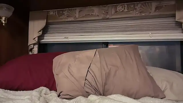 Snapshot of DERTYLAY chatting on 18, 2, 2026 DERTYLAY online show from 18, 2, 2026