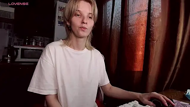Snapshot of Madelaineses chatting on 8, 6, 2026 Madelaineses online show from 8, 6, 2026