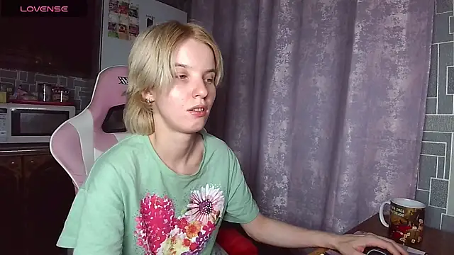 Snapshot of Madelaineses chatting on 15, 7, 2026 Madelaineses online show from 15, 7, 2026