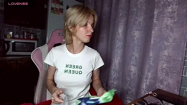 Snapshot of Madelaineses chatting on 12, 7, 2026 Madelaineses online show from 12, 7, 2026