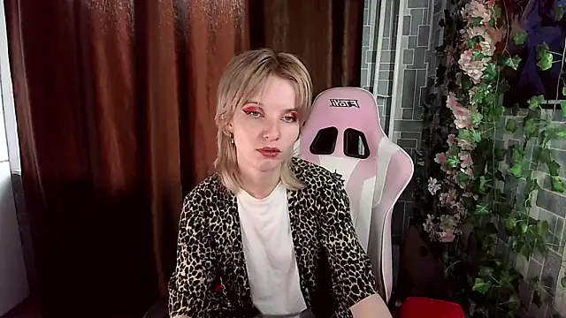 Snapshot of Madelaineses chatting on 24, 5, 2026 Madelaineses online show from 24, 5, 2026