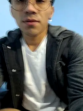 Snapshot of Mirreylatino chatting on 14, 11, 2025 Mirreylatino online show from 14, 11, 2025