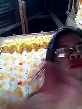 Snapshot of Huge_mama69 chatting on 15, 7, 2026 Huge mama69 online show from 15, 7, 2026