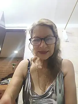 Snapshot of MaryeLunna chatting on 3, 7, 2026 MaryeLunna online show from 3, 7, 2026