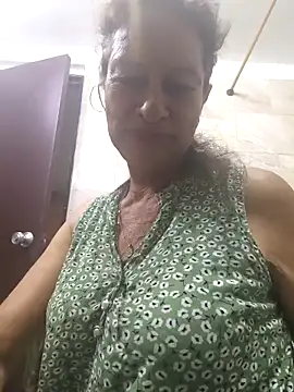 Snapshot of MaryeLunna chatting on 23, 10, 2025 MaryeLunna online show from 23, 10, 2025