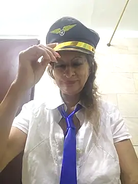 MaryeLunna online show from 2, 2, 2026