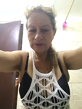 Snapshot of MaryeLunna chatting on 8, 10, 2025 MaryeLunna online show from 8, 10, 2025