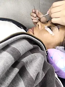 EmilyDuran  online show from 13, 11, 2025