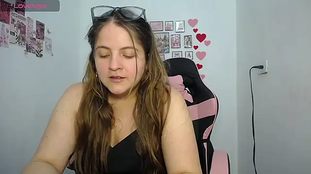 Pregnant Kloe online show from 14, 5, 2026