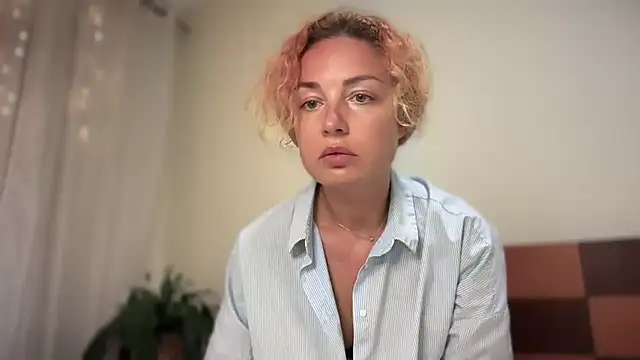 Reddgiirl online show from 19, 4, 2026