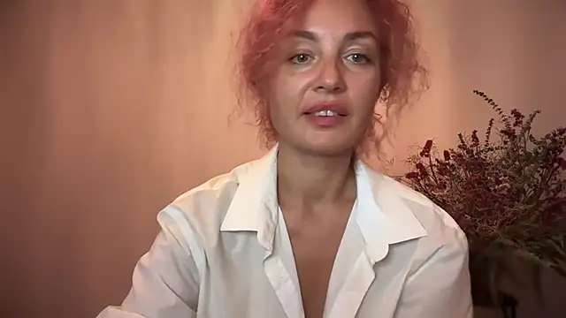 Snapshot of Reddgiirl chatting on 19, 10, 2025 Reddgiirl online show from 19, 10, 2025