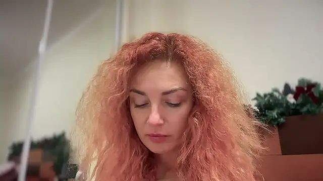 Snapshot of Reddgiirl chatting on 27, 11, 2025 Reddgiirl online show from 27, 11, 2025