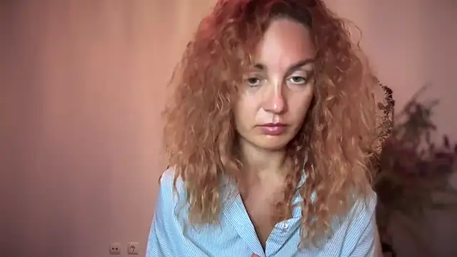 Snapshot of Reddgiirl chatting on 9, 10, 2025 Reddgiirl online show from 9, 10, 2025