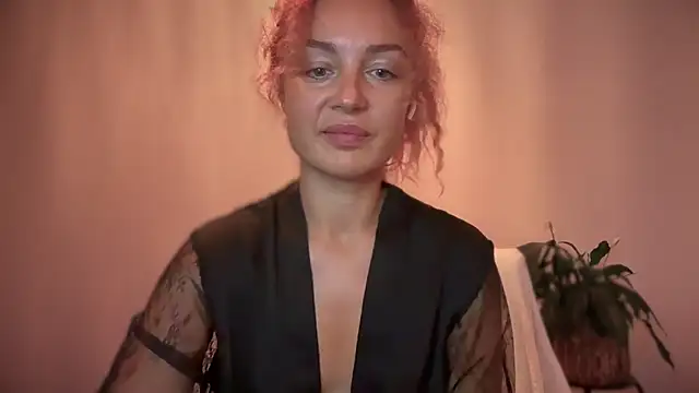 Snapshot of Reddgiirl chatting on 25, 10, 2025 Reddgiirl online show from 25, 10, 2025