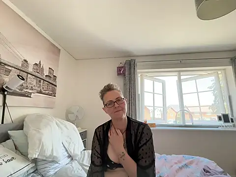Curvy-Jinx online show from 18, 7, 2026