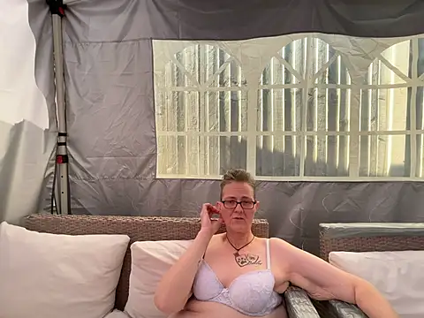 Curvy-Jinx online show from 9, 7, 2026