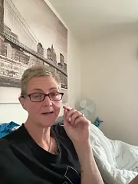 Curvy-Jinx online show from 6, 11, 2025