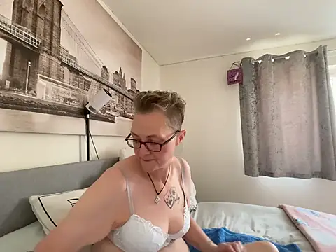 Curvy-Jinx online show from 10, 7, 2026