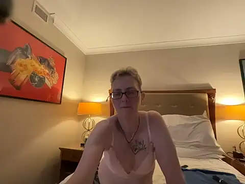 Curvy-Jinx online show from 18, 4, 2026