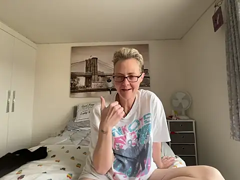 Curvy-Jinx online show from 17, 4, 2026