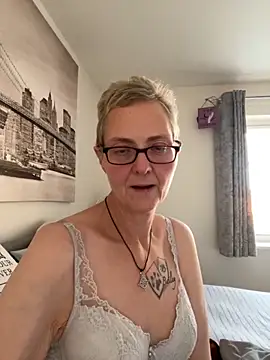 Curvy-Jinx online show from 2, 11, 2025