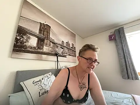 Curvy-Jinx online show from 30, 6, 2026