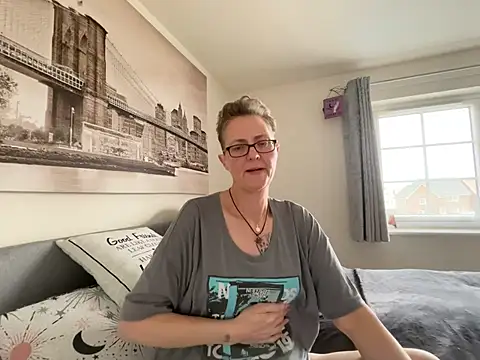 Curvy-Jinx online show from 13, 3, 2026