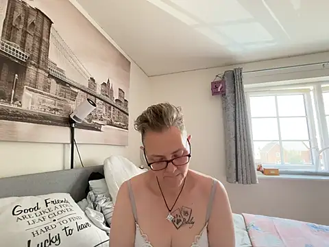 Curvy-Jinx online show from 19, 7, 2026