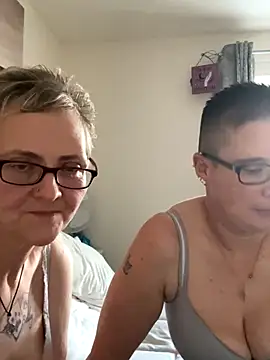 Curvy-Jinx online show from 15, 12, 2025