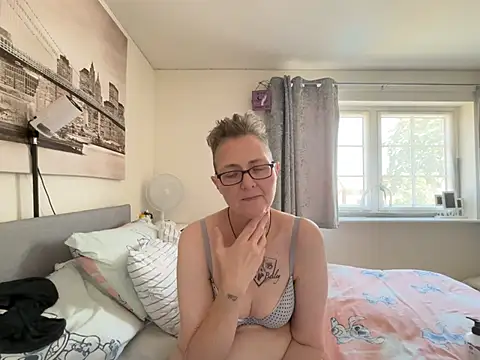 Curvy-Jinx online show from 11, 7, 2026