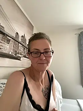 Curvy-Jinx online show from 19, 10, 2025