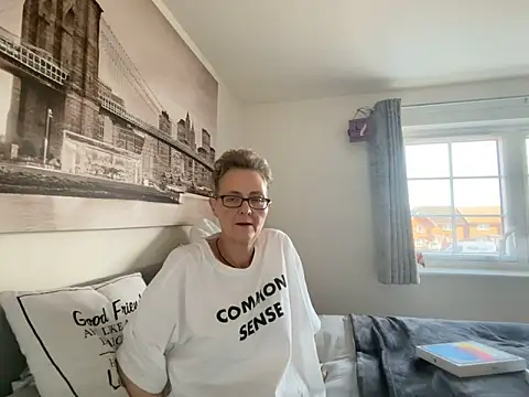 Curvy-Jinx online show from 16, 2, 2026