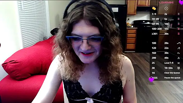 KayKumm online show from 7, 10, 2025