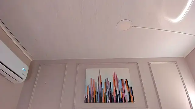 mia kisses2 online show from 4, 4, 2026