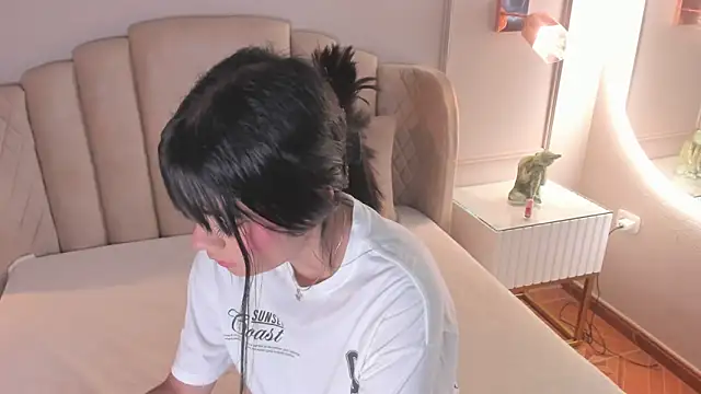 mia kisses2 online show from 13, 11, 2025