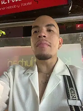 Snapshot of brunoorangel1 chatting on 17, 5, 2026 brunoorangel1 online show from 17, 5, 2026