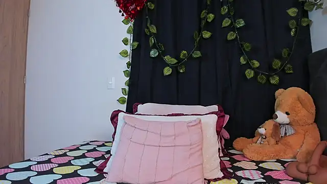 Delilah 85 online show from 15, 10, 2025