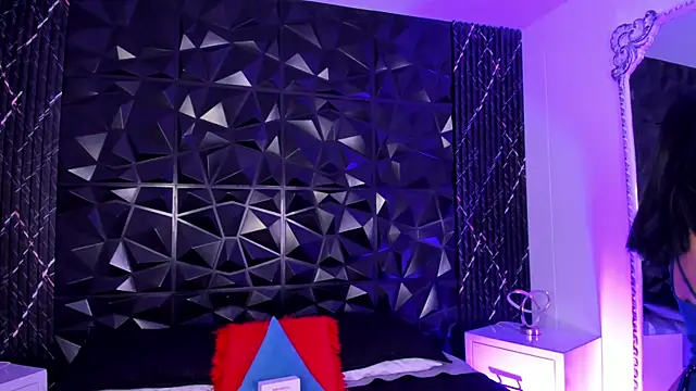 katierouge  online show from 7, 11, 2025