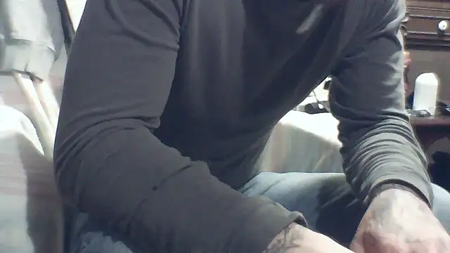 Luv2SuckBWC92 online show from 15, 1, 2026