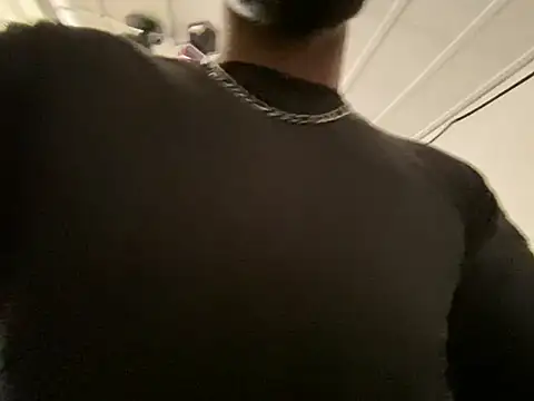 Luv2SuckBWC92 online show from 19, 3, 2026