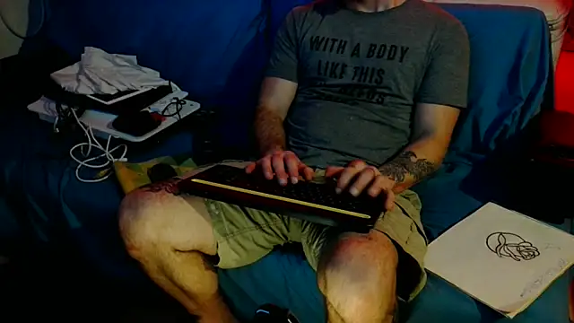 Luv2SuckBWC92 online show from 13, 10, 2025