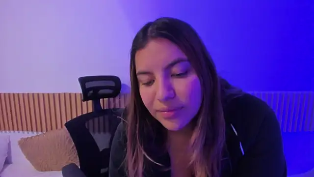 OliviaSweett online show from 7, 10, 2025