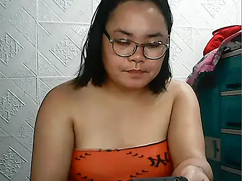 CreamyPussy4uxx online show from 7, 2, 2026