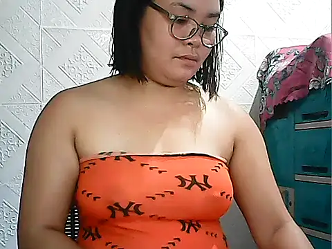 CreamyPussy4uxx online show from 5, 2, 2026