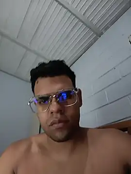 Bigtiti01 online show from 18, 12, 2025