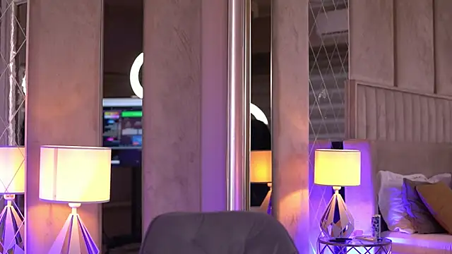 FrancescaDante online show from 8, 10, 2025