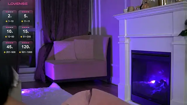 EmaHallee online show from 3, 12, 2025