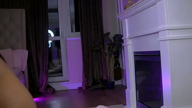 EmaHallee online show from 15, 4, 2026