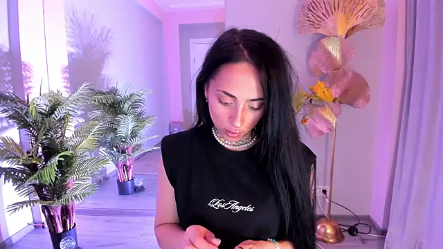 Snapshot of Cupcake_Izzy chatting on 4, 7, 2026 Cupcake Izzy online show from 4, 7, 2026