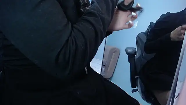 Snapshot of victoria_hernandez_t_ chatting on 19, 11, 2025 victoria hernandez t online show from 19, 11, 2025